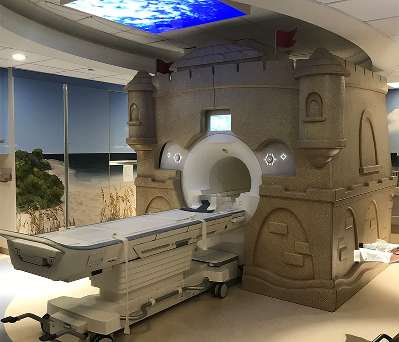 用沙堡装饰的MRI机器